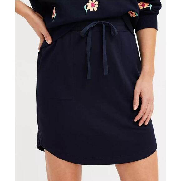 Lou & Grey Signature Soft Drawstring Pocket Skirt in Sage,L - Picture 6 of 7